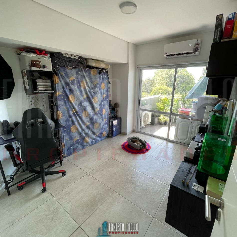 VENTA DEPARTAMENTO 2 AMBIENTES CON BALCON Y COCHERA, BERNAL. 