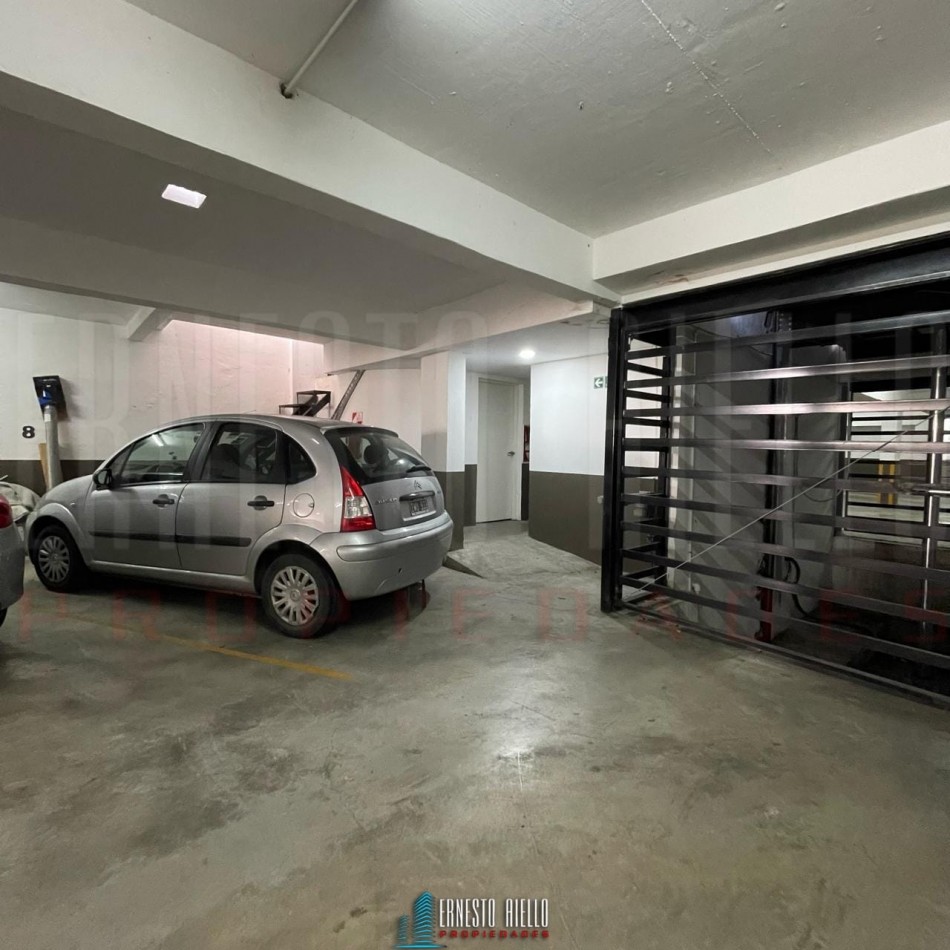 VENTA DEPARTAMENTO 2 AMBIENTES CON BALCON Y COCHERA, BERNAL. 