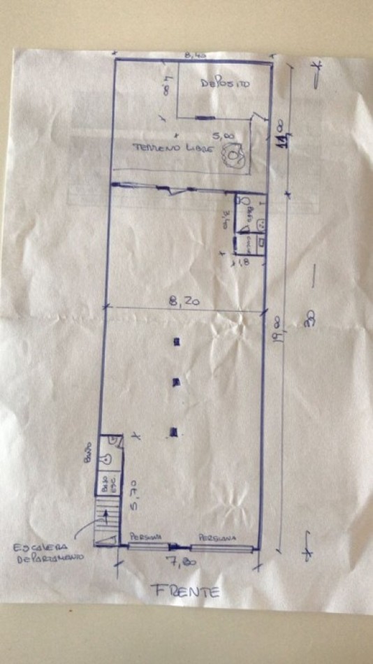 VENTA LOCAL DE 242 M2 TOTALES CON VIVIENDA EN PLANTA ALTA, QUILMES OESTE.