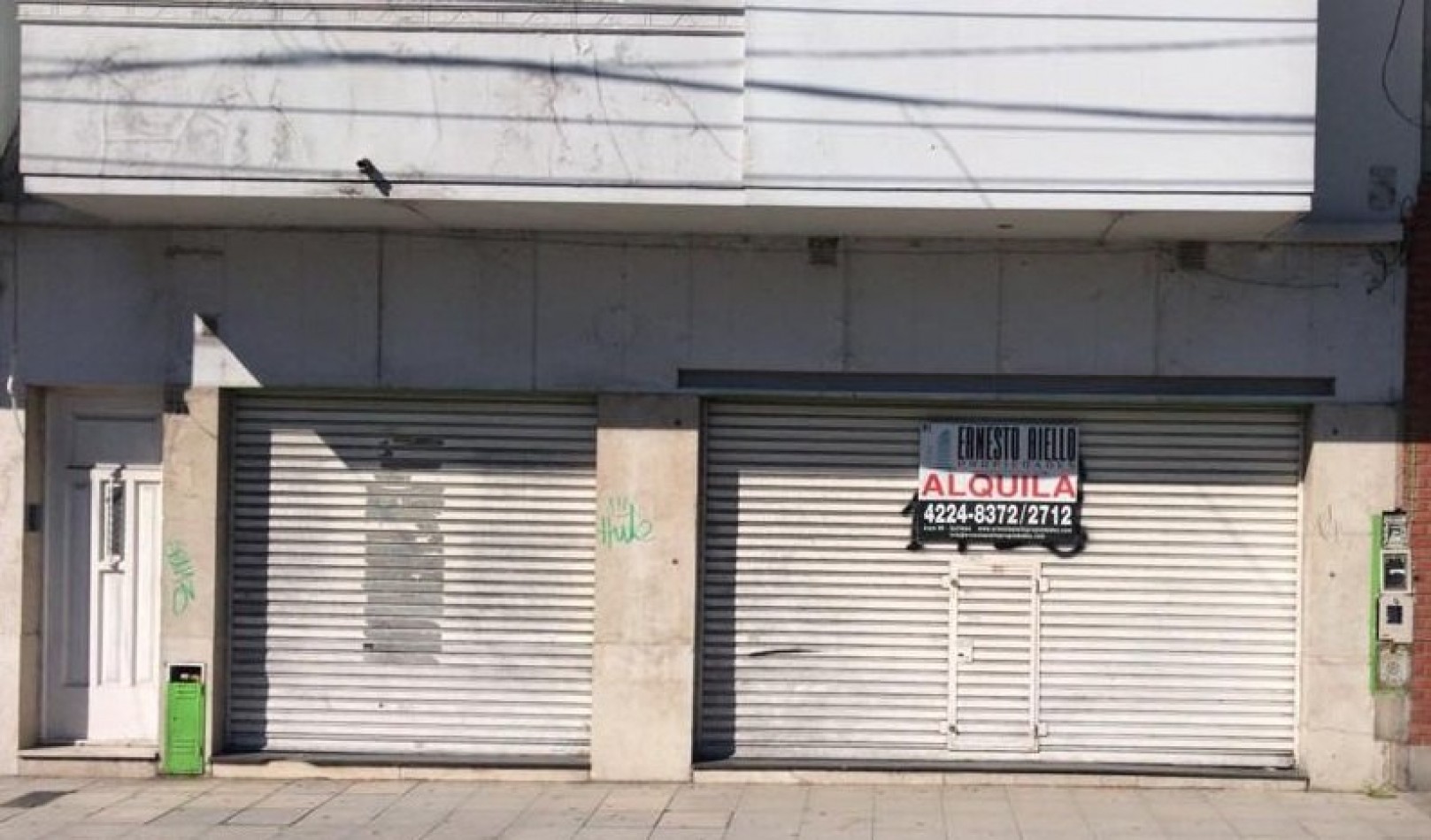 VENTA LOCAL DE 242 M2 TOTALES CON VIVIENDA EN PLANTA ALTA, QUILMES OESTE.