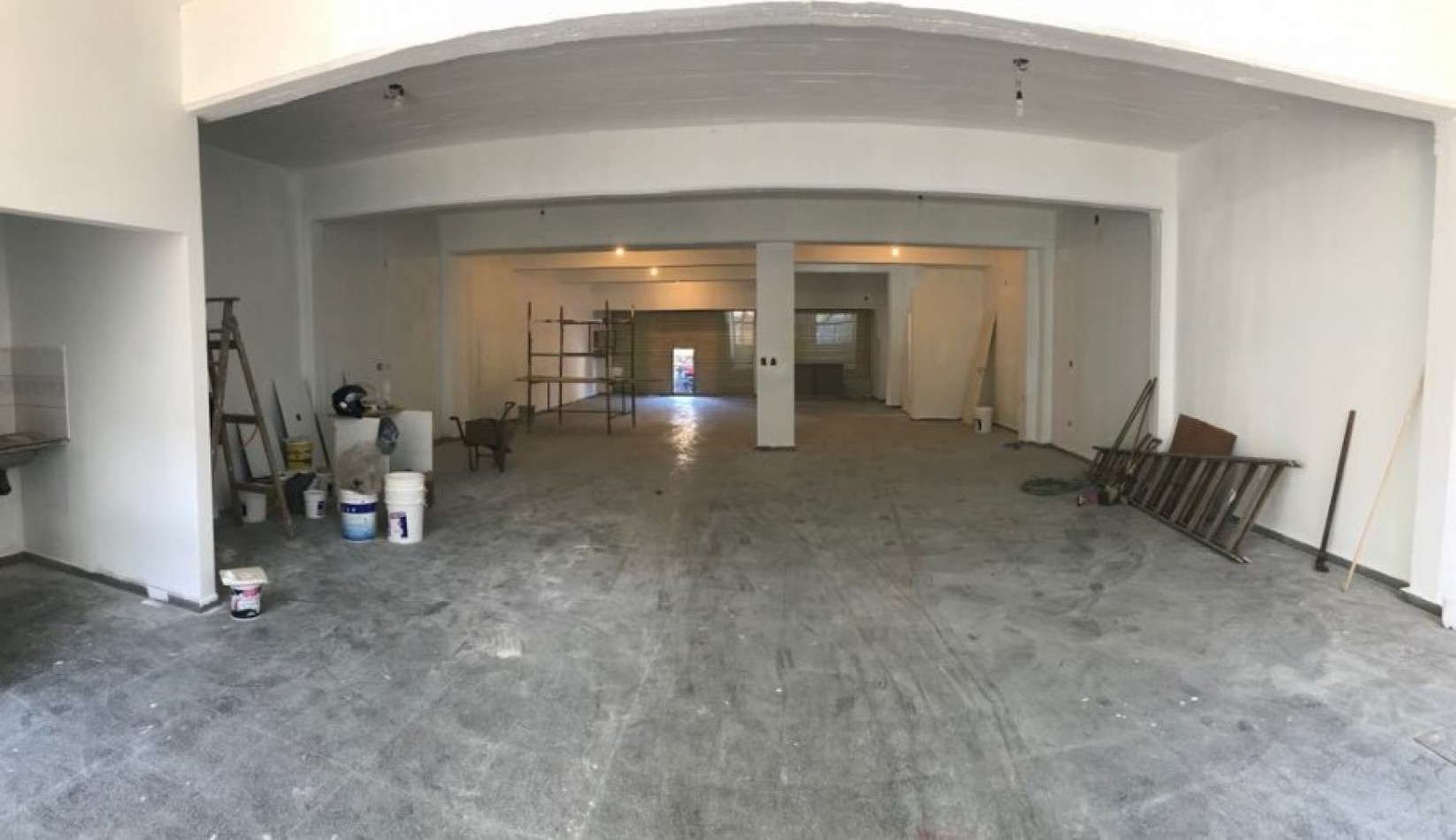 VENTA LOCAL DE 242 M2 TOTALES CON VIVIENDA EN PLANTA ALTA, QUILMES OESTE.