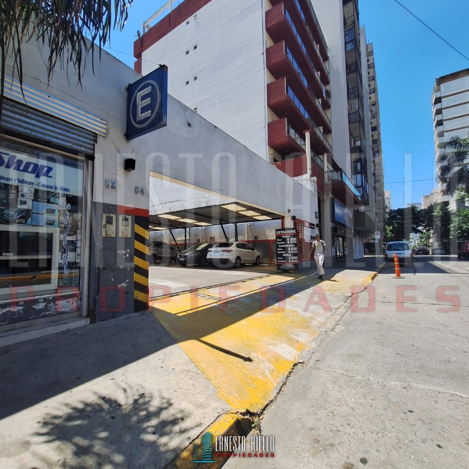 VENTA LOTE 17,32 X 30 MTS2 ACTUALMENTE ESTACIONAMIENTO Y LOCAL COMERCIAL A LA CALLE, QUILMES CENTRO.