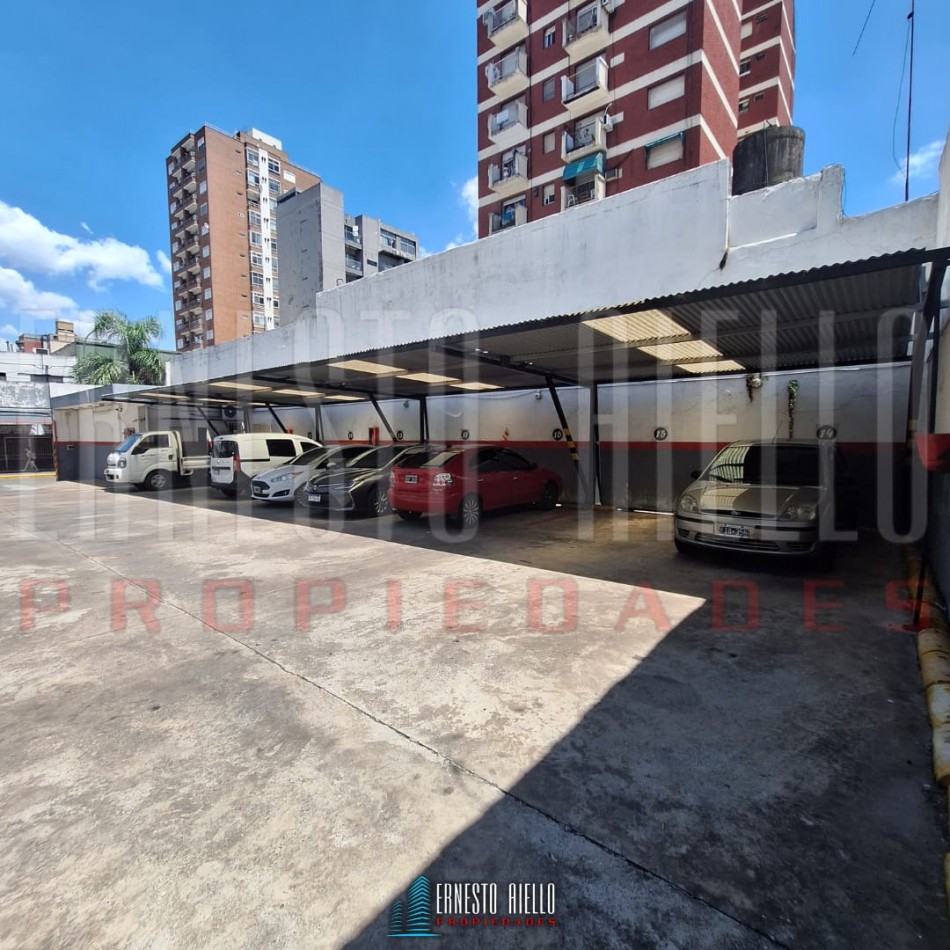 VENTA LOTE 17,32 X 30 MTS2 ACTUALMENTE ESTACIONAMIENTO Y LOCAL COMERCIAL A LA CALLE, QUILMES CENTRO.