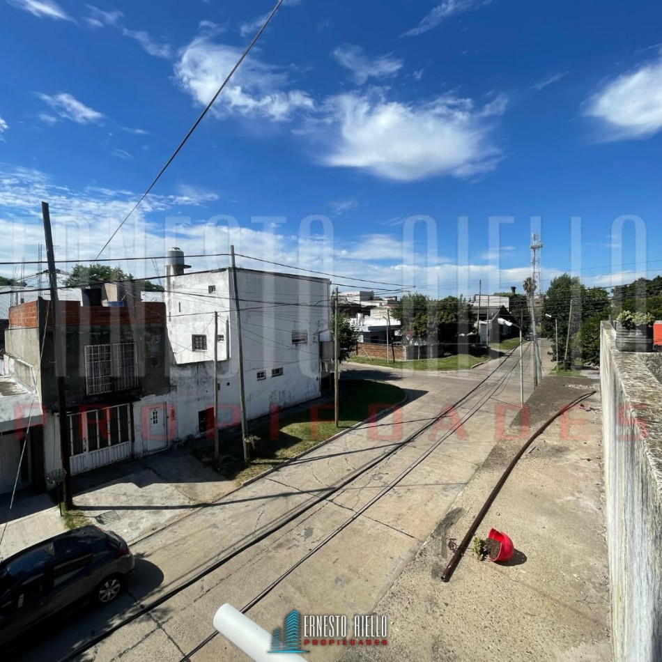 VENTA GALPON + DEPTO 3 AMBIENTES CON TERRAZA EN PLANTA ALTA.