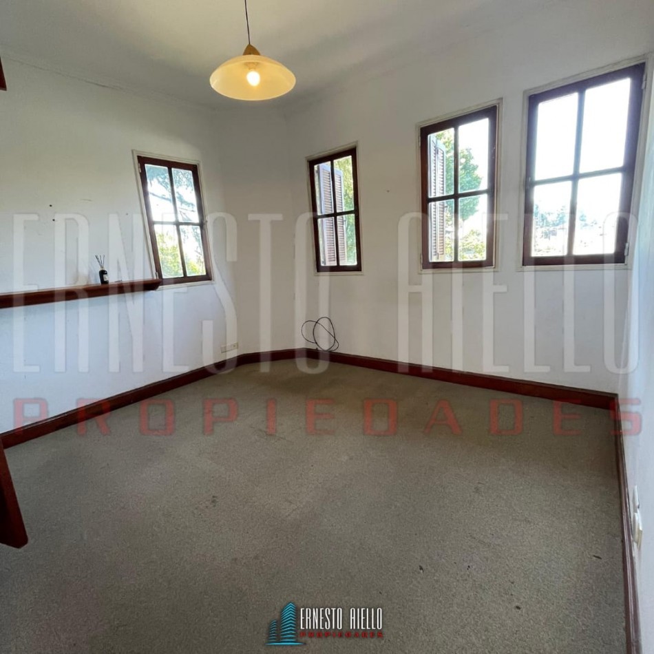 VENTA CASA 3 AMBIENTES COCHERA PATIO Y ENTRADA PARA AUTO, EZPELETA.