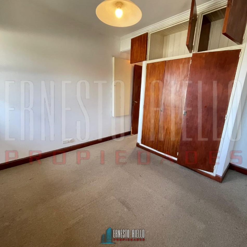 VENTA CASA 3 AMBIENTES COCHERA PATIO Y ENTRADA PARA AUTO, EZPELETA.