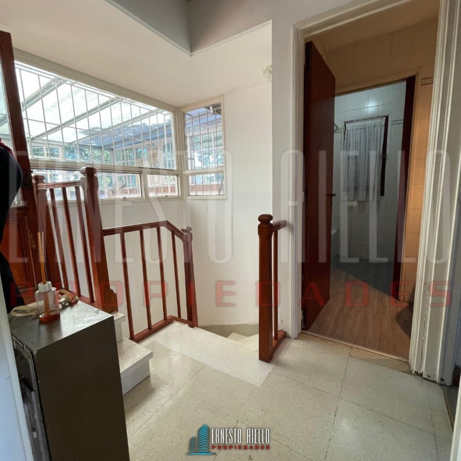 VENTA CASA 3 AMBIENTES COCHERA PATIO Y ENTRADA PARA AUTO, EZPELETA.