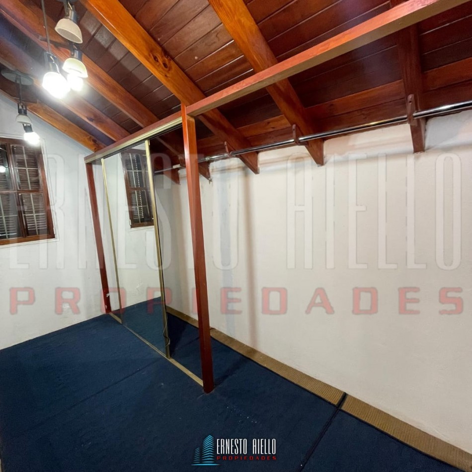 VENTA CASA 3 AMBIENTES COCHERA PATIO Y ENTRADA PARA AUTO, EZPELETA.