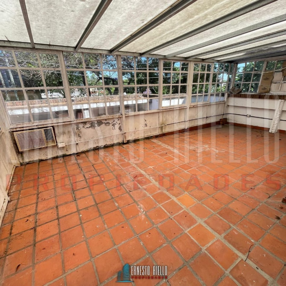 VENTA CASA 3 AMBIENTES COCHERA PATIO Y ENTRADA PARA AUTO, EZPELETA.