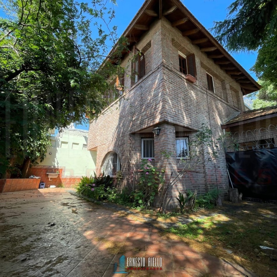 VENTA CASA 3 AMBIENTES COCHERA PATIO Y ENTRADA PARA AUTO, EZPELETA.