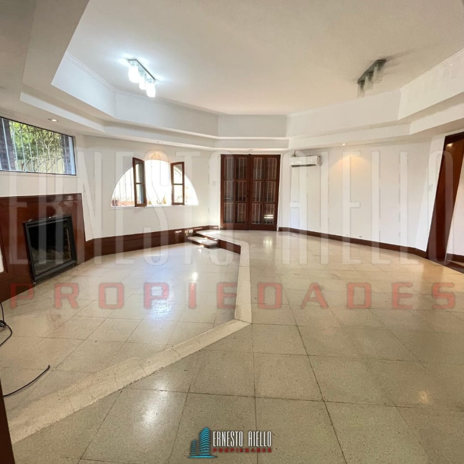 VENTA CASA 3 AMBIENTES COCHERA PATIO Y ENTRADA PARA AUTO, EZPELETA.