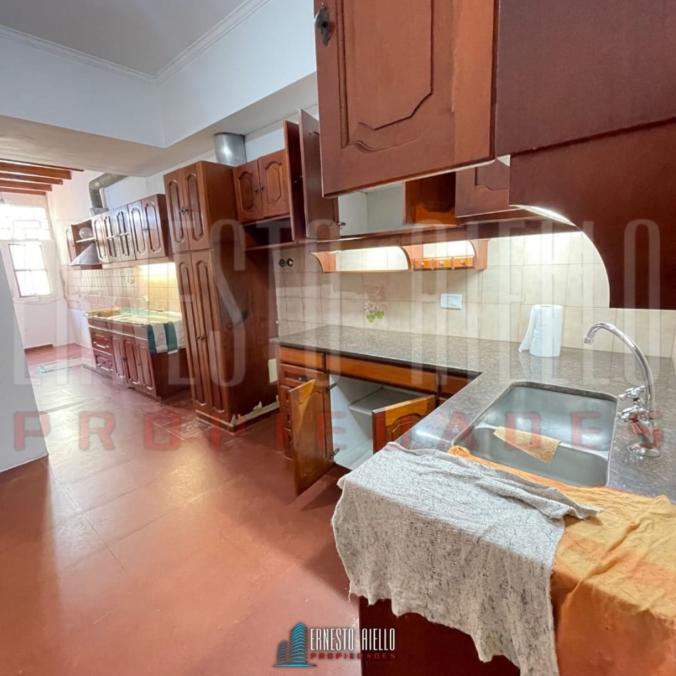 VENTA CASA 3 AMBIENTES COCHERA PATIO Y ENTRADA PARA AUTO, EZPELETA.