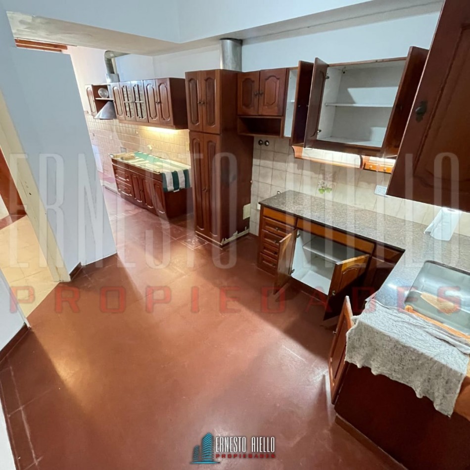 VENTA CASA 3 AMBIENTES COCHERA PATIO Y ENTRADA PARA AUTO, EZPELETA.