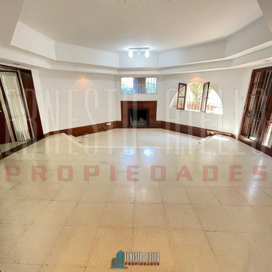 VENTA CASA 3 AMBIENTES COCHERA PATIO Y ENTRADA PARA AUTO, EZPELETA.