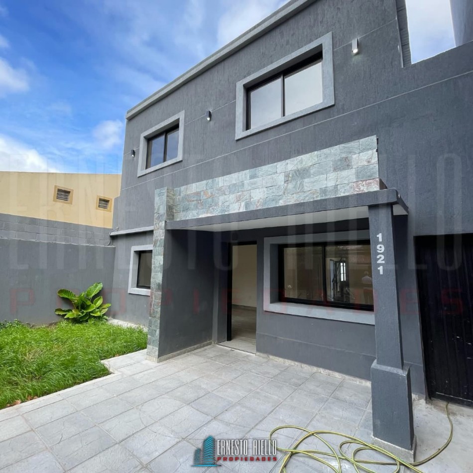 VENTA CASA A ESTRENAR DE 4 AMBIENTES CON PATIO Y TERRAZA.