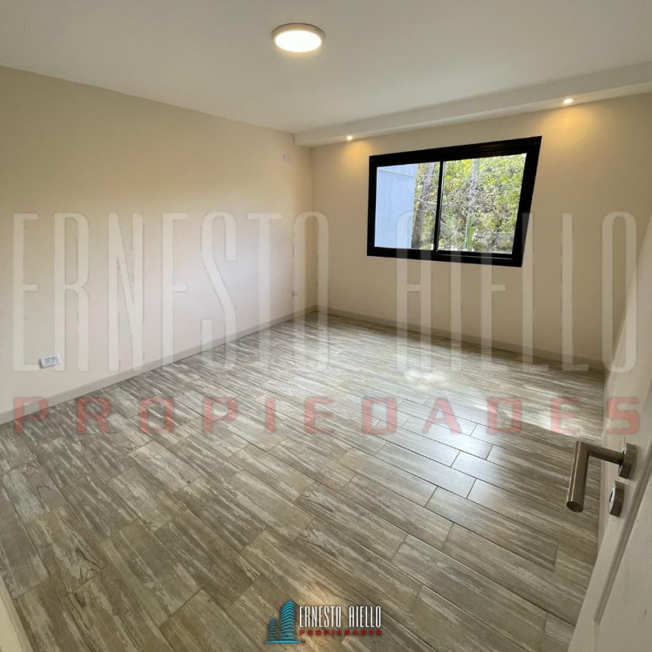 VENTA CASA A ESTRENAR DE 4 AMBIENTES CON PATIO Y TERRAZA.