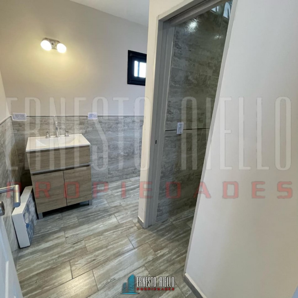 VENTA CASA A ESTRENAR DE 4 AMBIENTES CON PATIO Y TERRAZA.