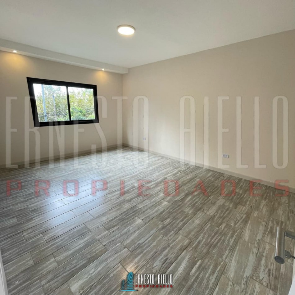 VENTA CASA A ESTRENAR DE 4 AMBIENTES CON PATIO Y TERRAZA.