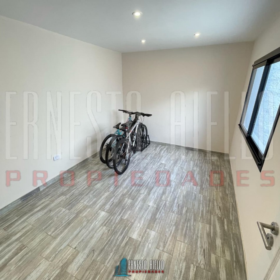 VENTA CASA A ESTRENAR DE 4 AMBIENTES CON PATIO Y TERRAZA.