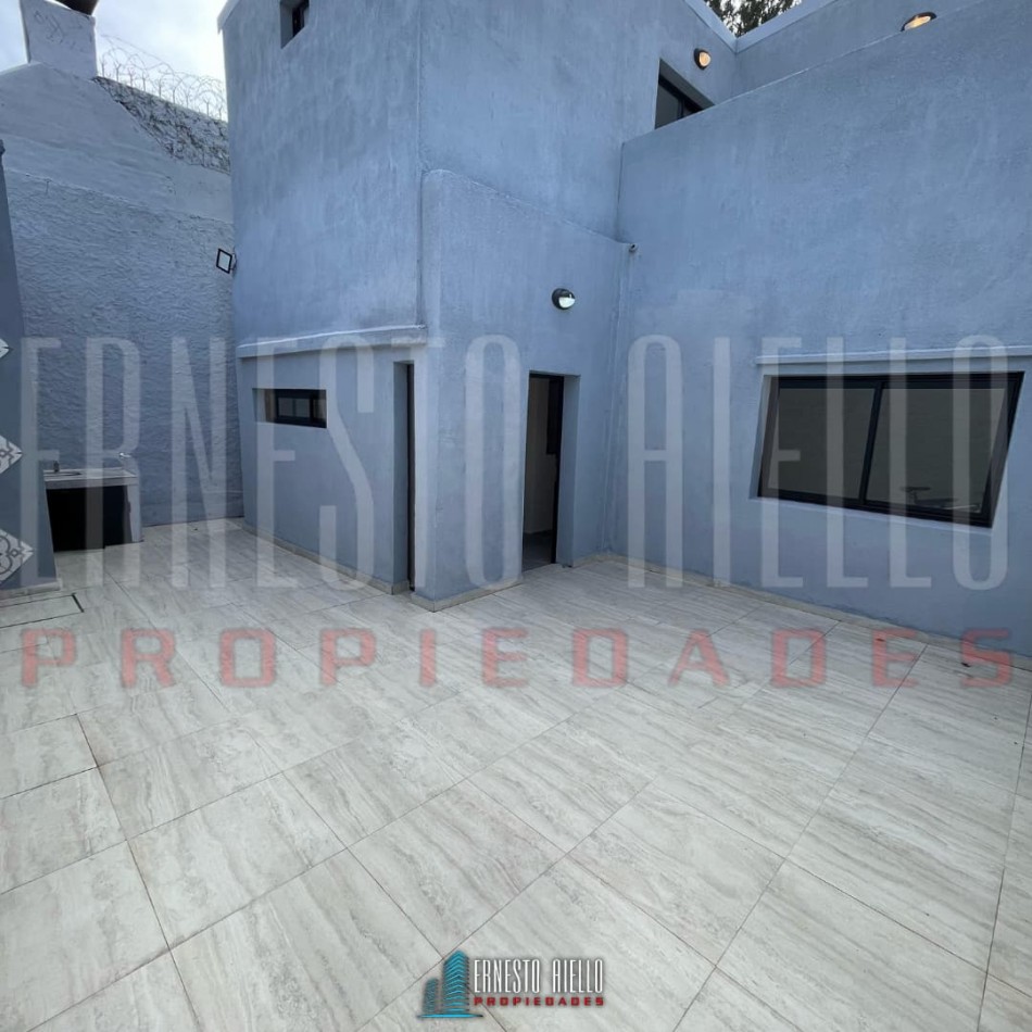 VENTA CASA A ESTRENAR DE 4 AMBIENTES CON PATIO Y TERRAZA.