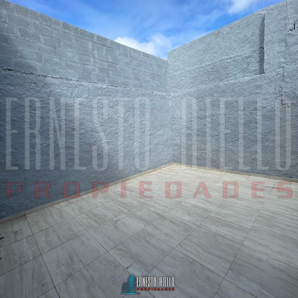 VENTA CASA A ESTRENAR DE 4 AMBIENTES CON PATIO Y TERRAZA.