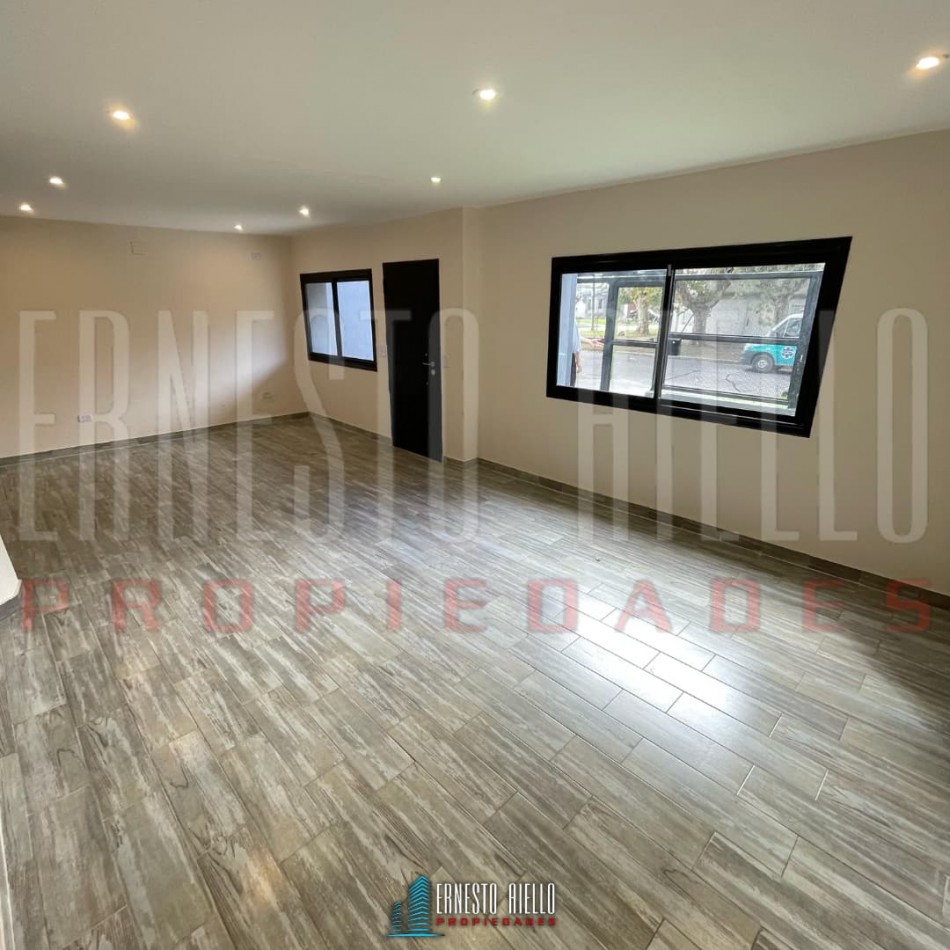 VENTA CASA A ESTRENAR DE 4 AMBIENTES CON PATIO Y TERRAZA.