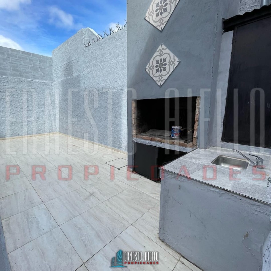 VENTA CASA A ESTRENAR DE 4 AMBIENTES CON PATIO Y TERRAZA.