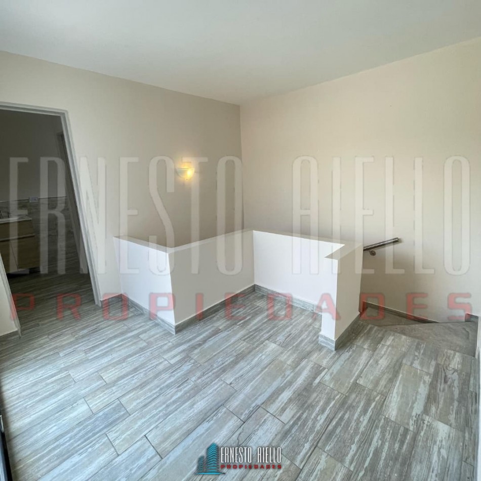 VENTA CASA A ESTRENAR DE 4 AMBIENTES CON PATIO Y TERRAZA.