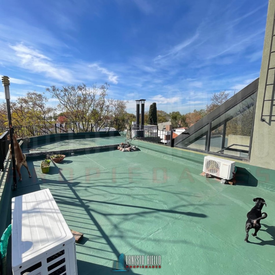 EXCELENTE PH DE 4 AMBIENTES CON PATIO, TERRAZA Y COCHERA PARA 3 AUTOS, QUILMES.