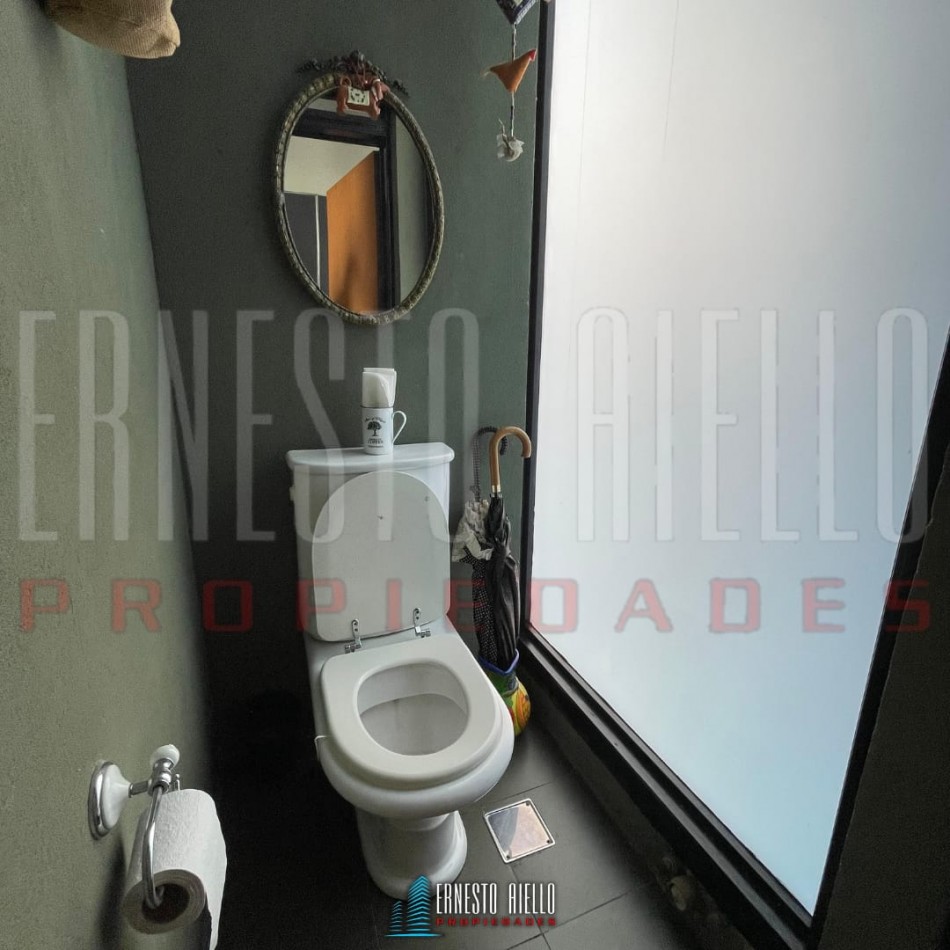 EXCELENTE PH DE 4 AMBIENTES CON PATIO, TERRAZA Y COCHERA PARA 3 AUTOS, QUILMES.