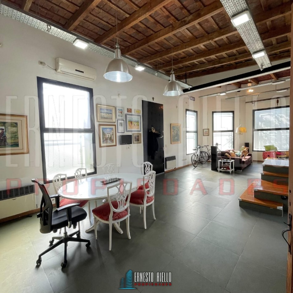 EXCELENTE PH DE 4 AMBIENTES CON PATIO, TERRAZA Y COCHERA PARA 3 AUTOS, QUILMES.