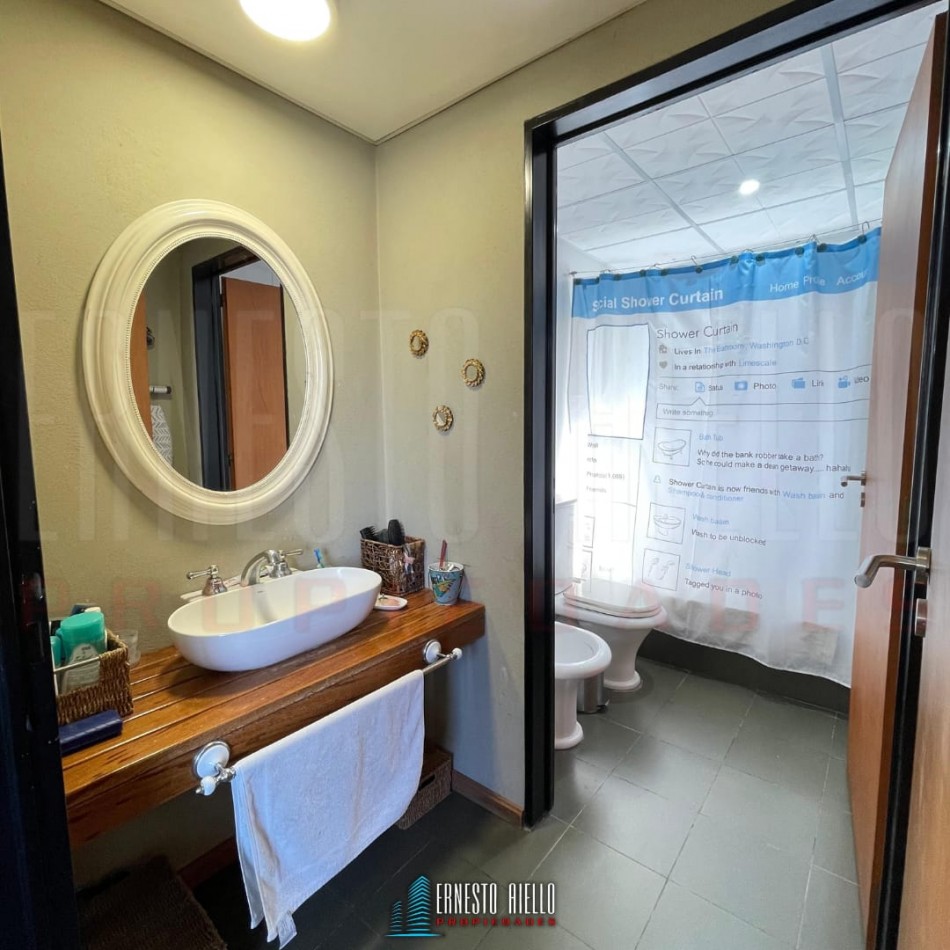 EXCELENTE PH DE 4 AMBIENTES CON PATIO, TERRAZA Y COCHERA PARA 3 AUTOS, QUILMES.