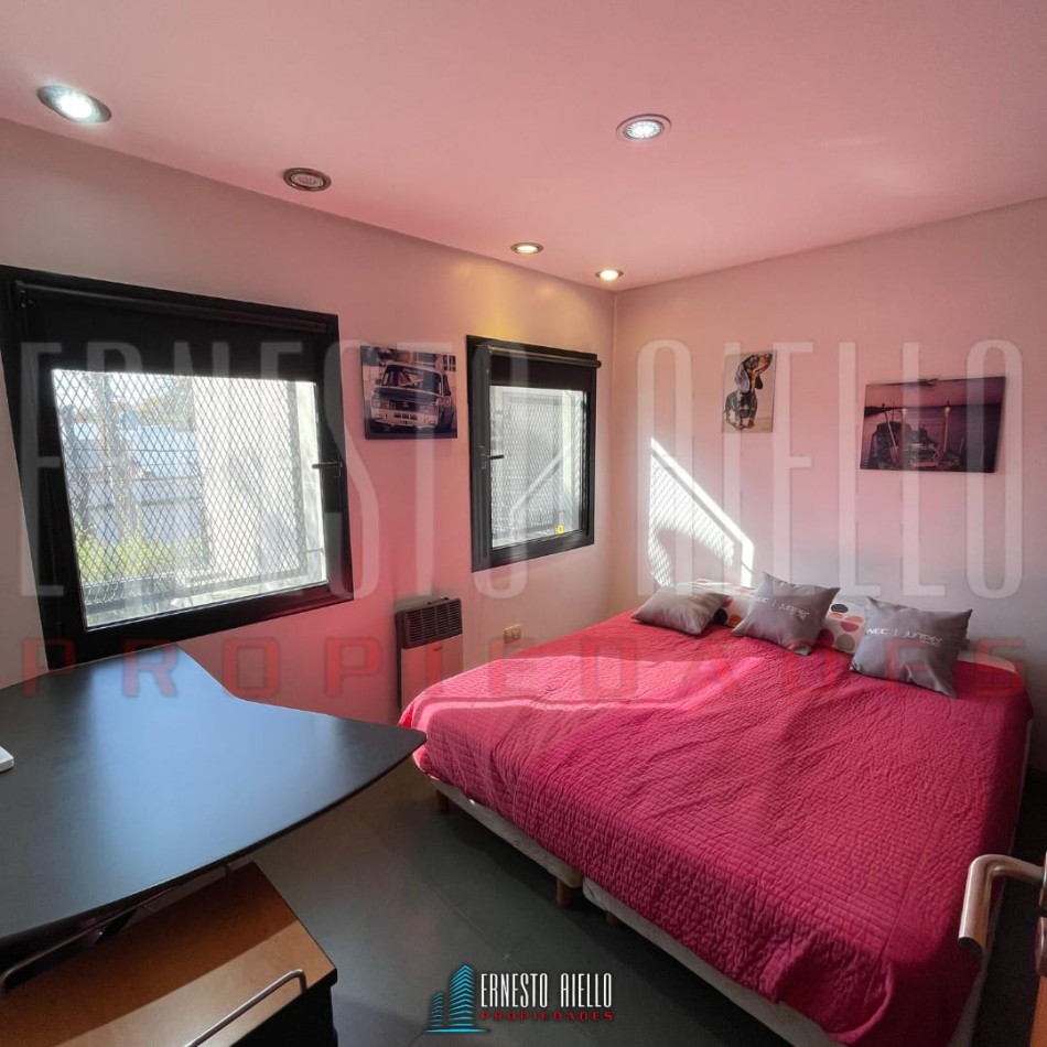 EXCELENTE PH DE 4 AMBIENTES CON PATIO, TERRAZA Y COCHERA PARA 3 AUTOS, QUILMES.