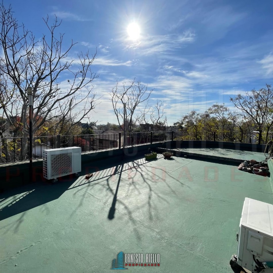 EXCELENTE PH DE 4 AMBIENTES CON PATIO, TERRAZA Y COCHERA PARA 3 AUTOS, QUILMES.