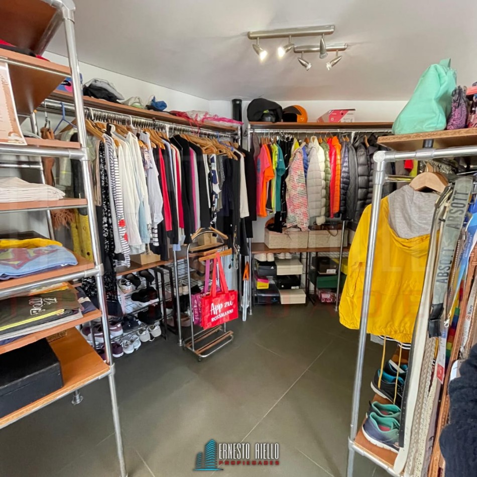 EXCELENTE PH DE 4 AMBIENTES CON PATIO, TERRAZA Y COCHERA PARA 3 AUTOS, QUILMES.