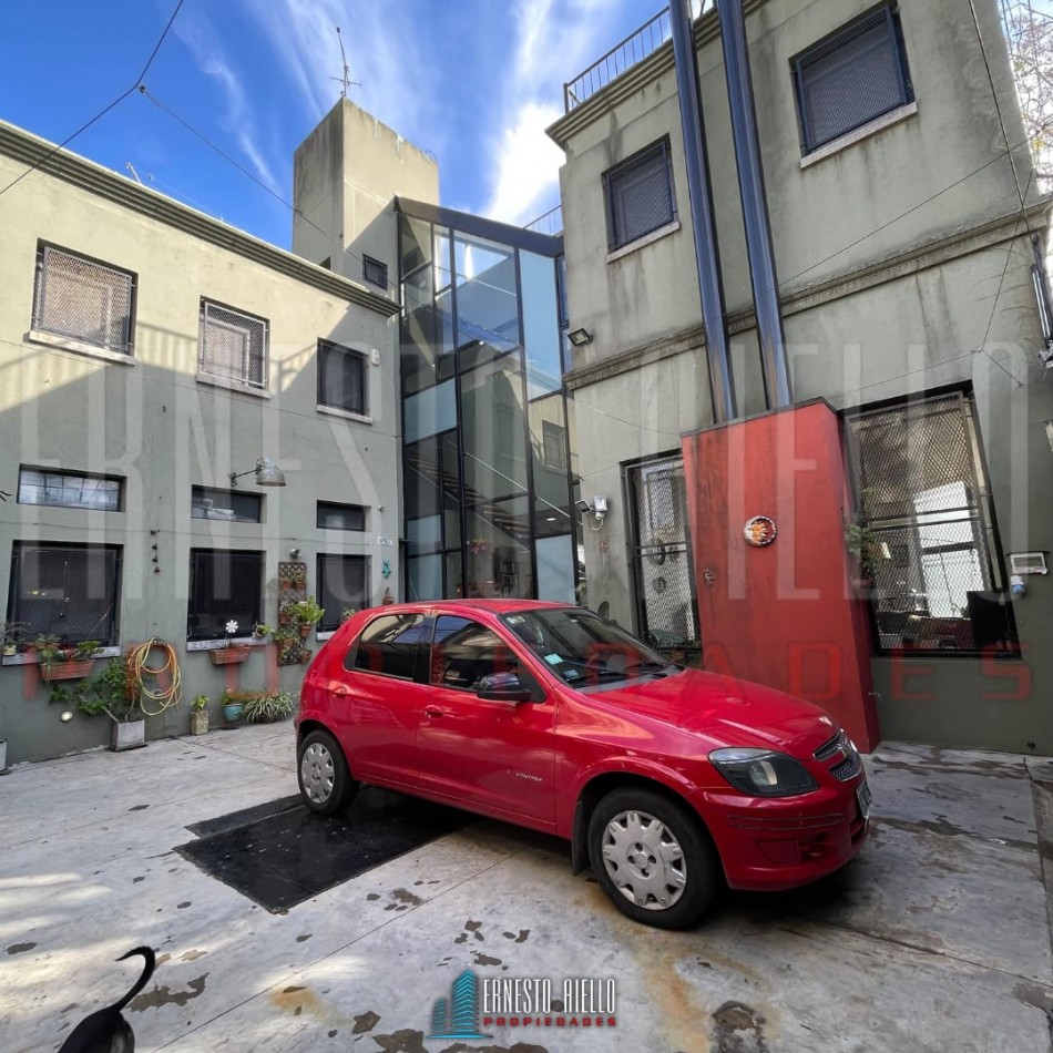 EXCELENTE PH DE 4 AMBIENTES CON PATIO, TERRAZA Y COCHERA PARA 3 AUTOS, QUILMES.