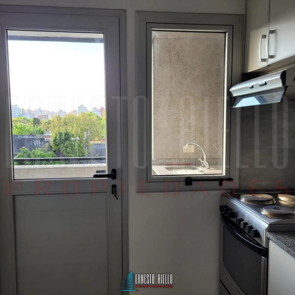 VENTA DEPARTAMENTO 2 AMBIENTES CON BALCON Y COCHERA, QUILMES CENTRO.