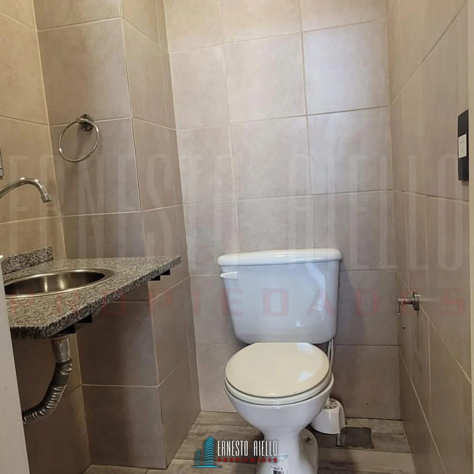 VENTA DEPARTAMENTO 2 AMBIENTES CON BALCON Y COCHERA, QUILMES CENTRO.