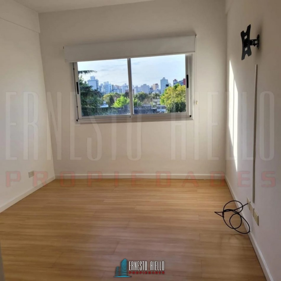 VENTA DEPARTAMENTO 2 AMBIENTES CON BALCON Y COCHERA, QUILMES CENTRO.