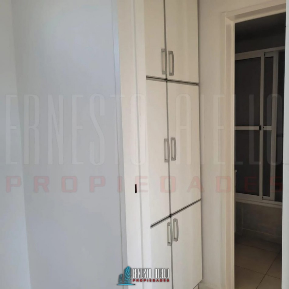 VENTA DEPARTAMENTO 2 AMBIENTES CON BALCON Y COCHERA, QUILMES CENTRO.
