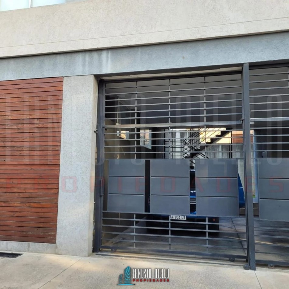 VENTA DEPARTAMENTO 2 AMBIENTES CON BALCON Y COCHERA, QUILMES CENTRO.