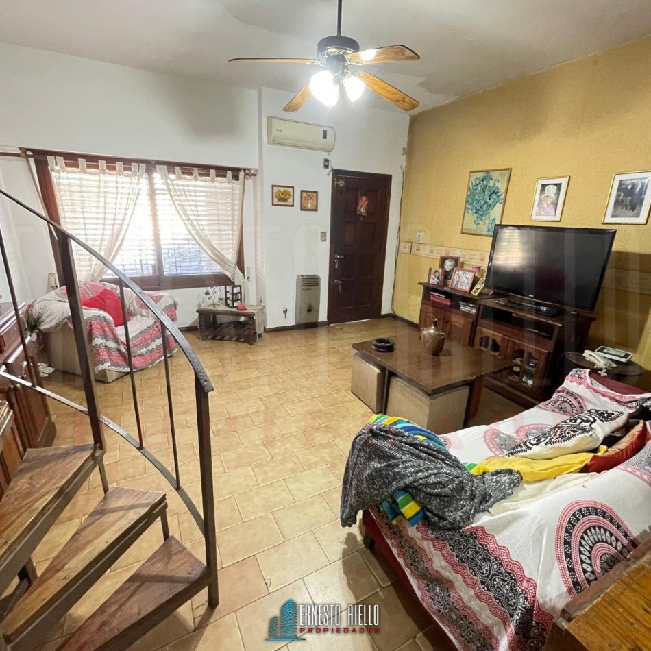 VENTA CASA 3 AMBIENTES CON GARAGE Y TERRAZA, QUILMES.