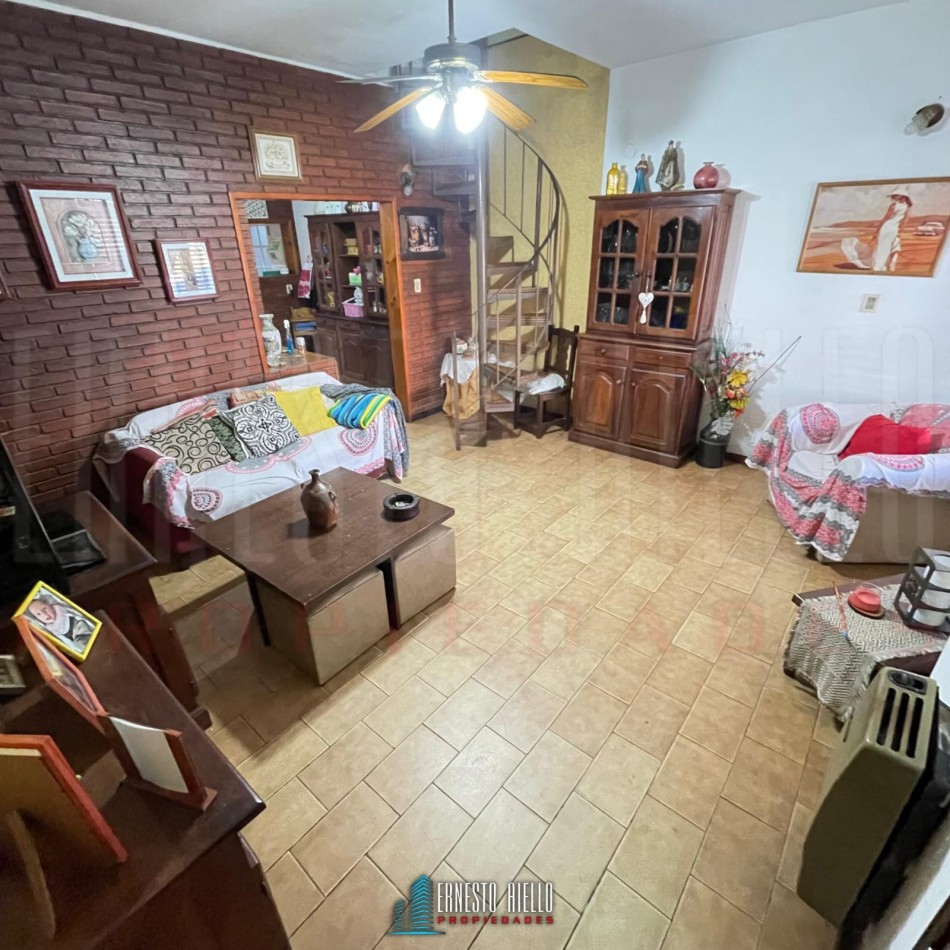 VENTA CASA 3 AMBIENTES CON GARAGE Y TERRAZA, QUILMES.