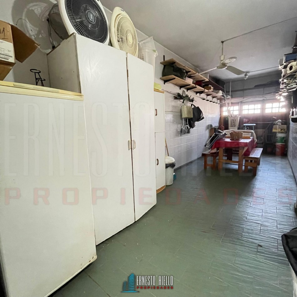 VENTA CASA 3 AMBIENTES CON GARAGE Y TERRAZA, QUILMES.