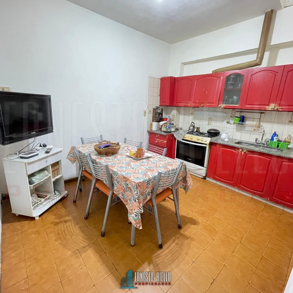 VENTA CASA 3 AMBIENTES CON GARAGE Y TERRAZA, QUILMES.