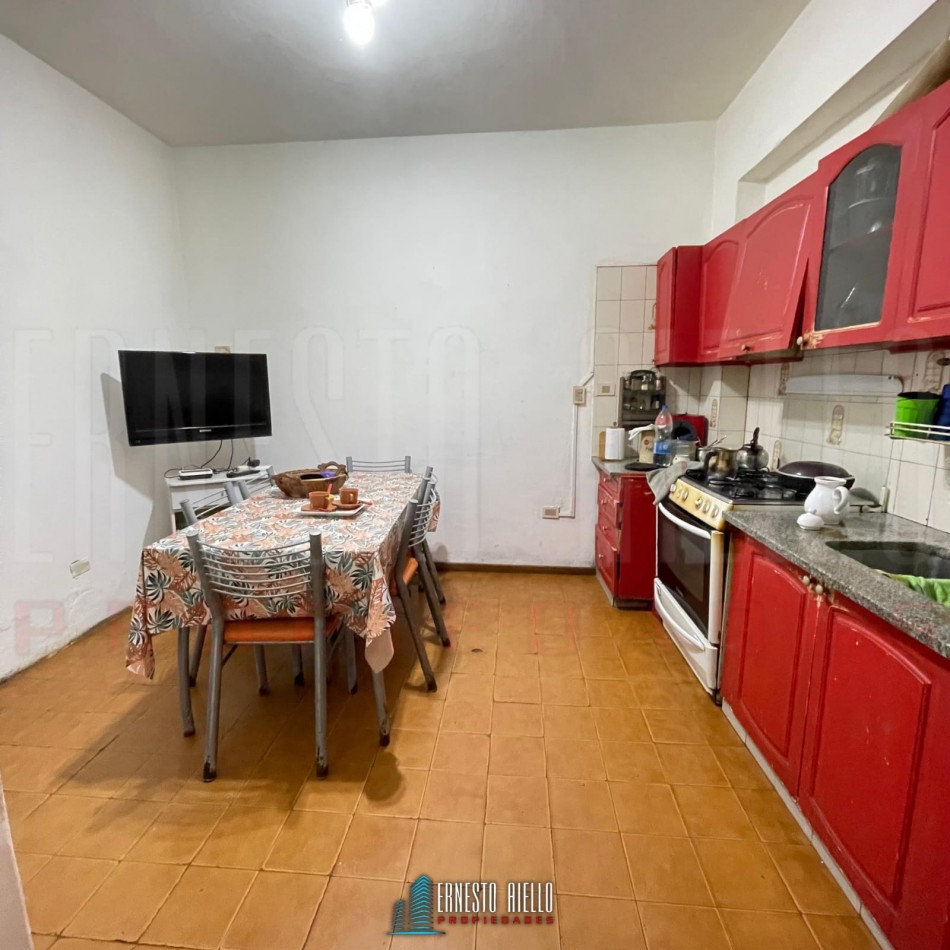 VENTA CASA 3 AMBIENTES CON GARAGE Y TERRAZA, QUILMES.