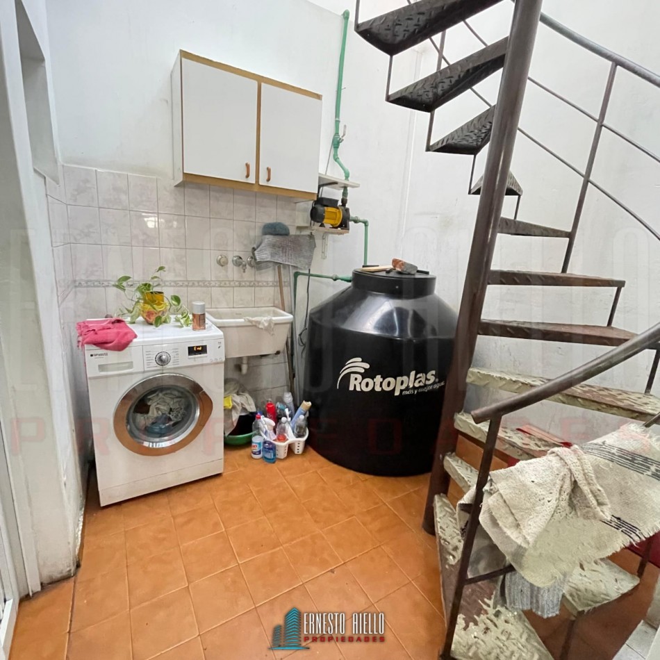 VENTA CASA 3 AMBIENTES CON GARAGE Y TERRAZA, QUILMES.