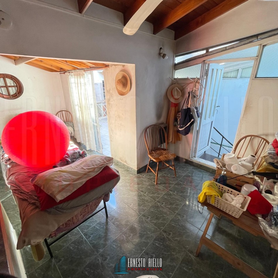 VENTA CASA 3 AMBIENTES CON GARAGE Y TERRAZA, QUILMES.