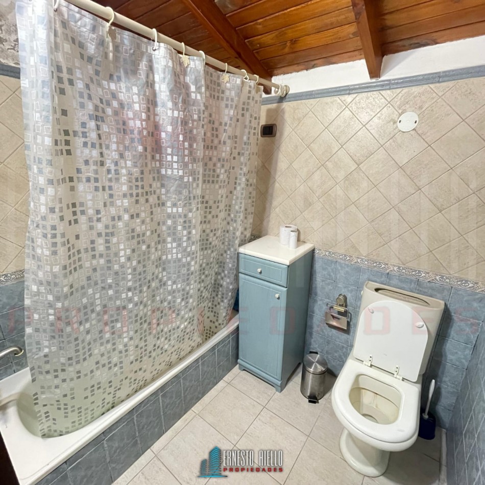 VENTA CASA 3 AMBIENTES CON GARAGE Y TERRAZA, QUILMES.