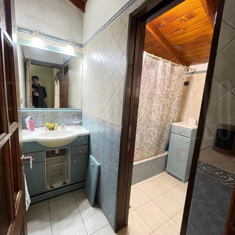 VENTA CASA 3 AMBIENTES CON GARAGE Y TERRAZA, QUILMES.